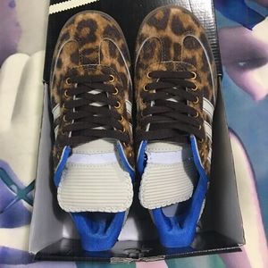 Meet your Posher, Lucy